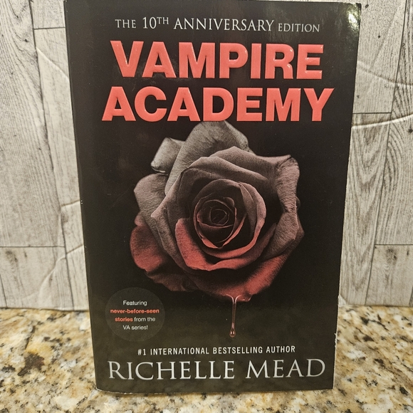 Vampire Academy The 10th Anniversary Edition Richelle Mead Paperback Book - Picture 1 of 6